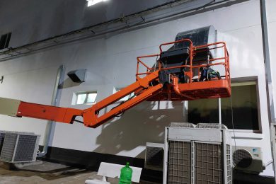 Lắp đặt louver che mưa cho nhà máy sản xuất công ty Avery Dennison