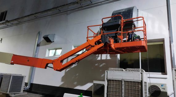 Lắp đặt louver che mưa cho nhà máy sản xuất công ty Avery Dennison