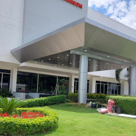 Thi công mái đón bằng Alumium tại nhà máy Avery Dennison