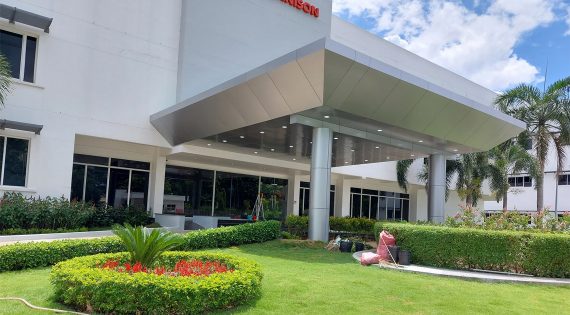 Thi công mái đón bằng Alumium tại nhà máy Avery Dennison