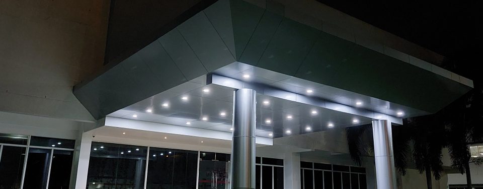 Thi công mái đón bằng Alumium tại nhà máy Avery Dennison